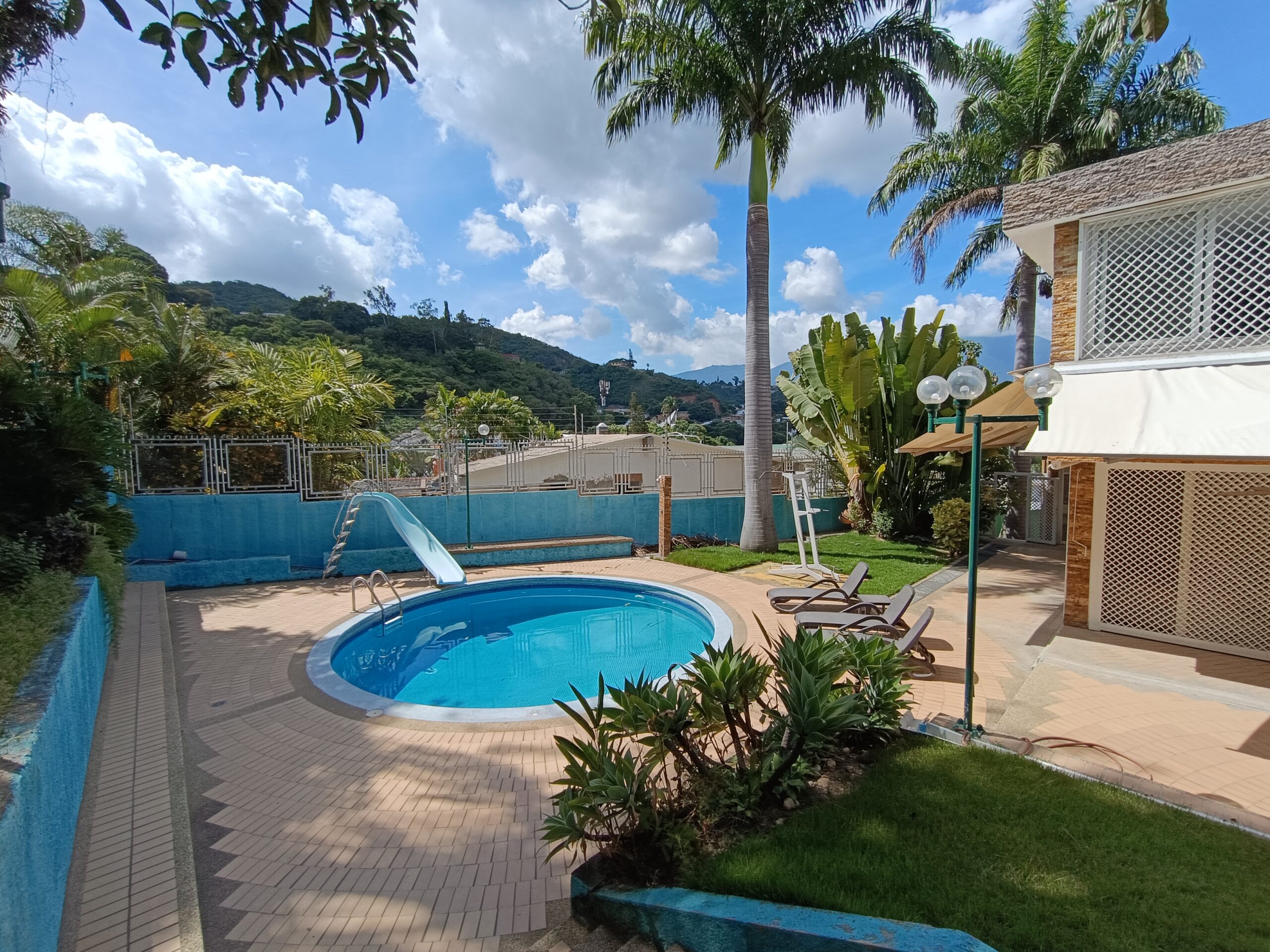 CASA EN PRADOS DEL ESTE - URBANIZACIÓN PRIVADA